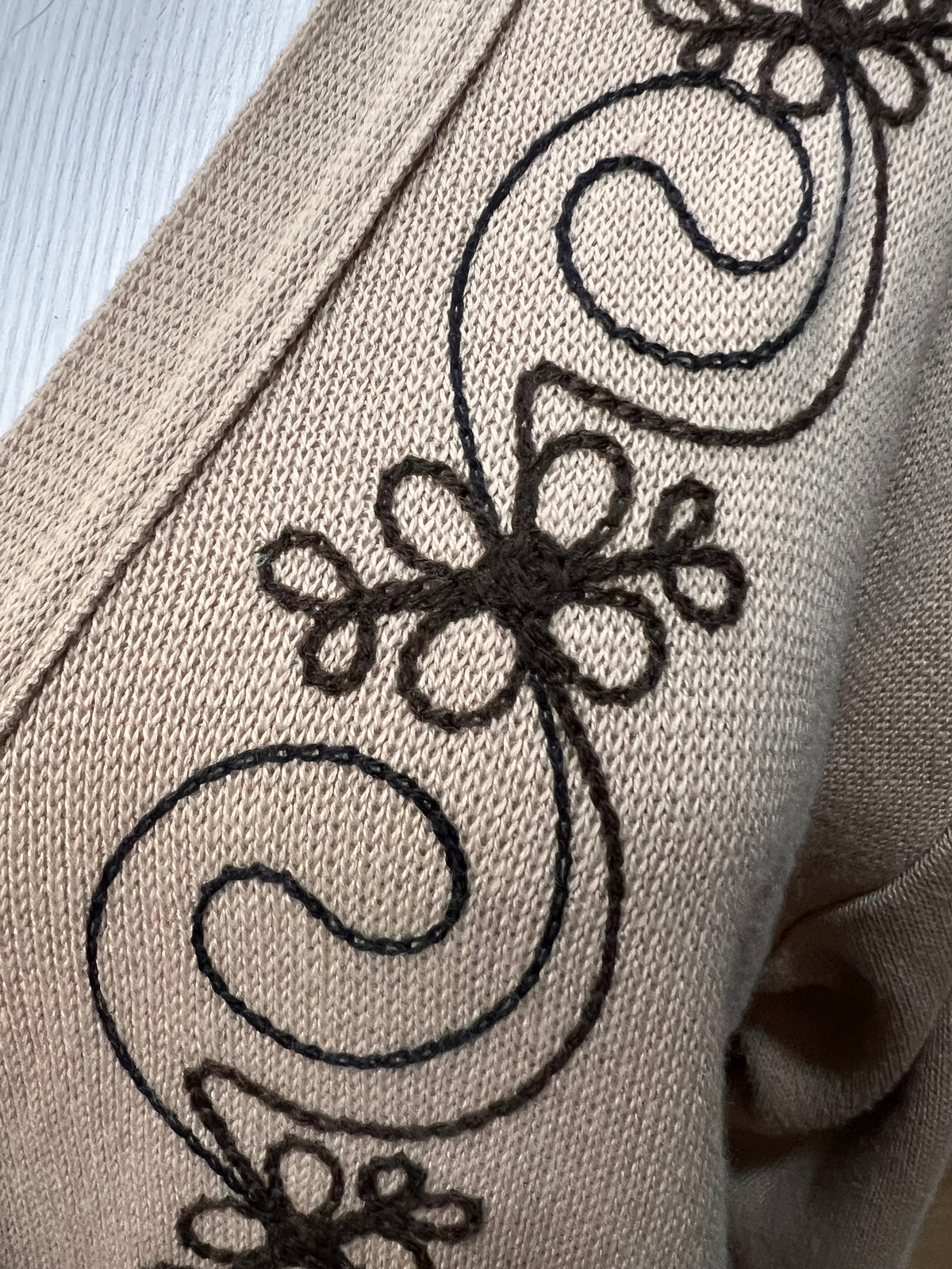 Cardigan Nude flores  — tam G