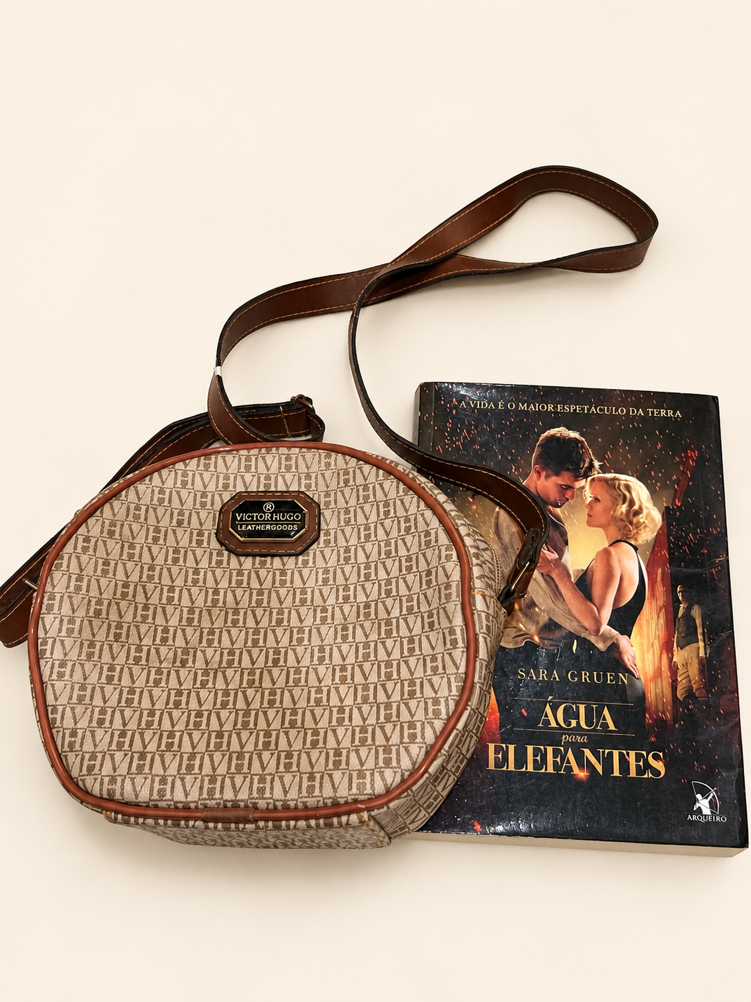 Kit Bolsa + Livro: Águas para Elefantes + Bolsa Redonda
