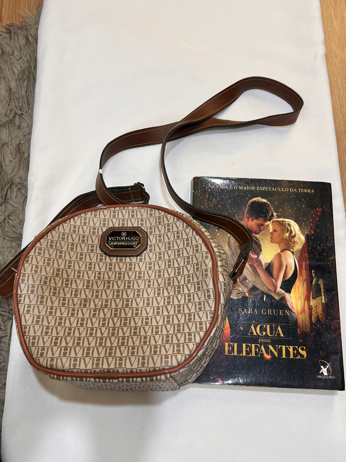 Kit Bolsa + Livro: Águas para Elefantes + Bolsa Redonda
