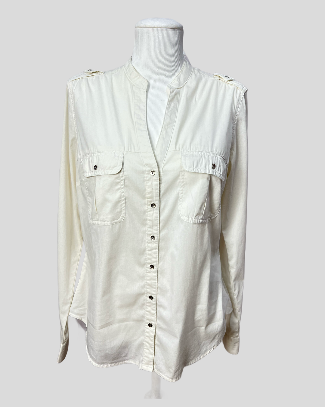 Camisa branca botões- tam (M)