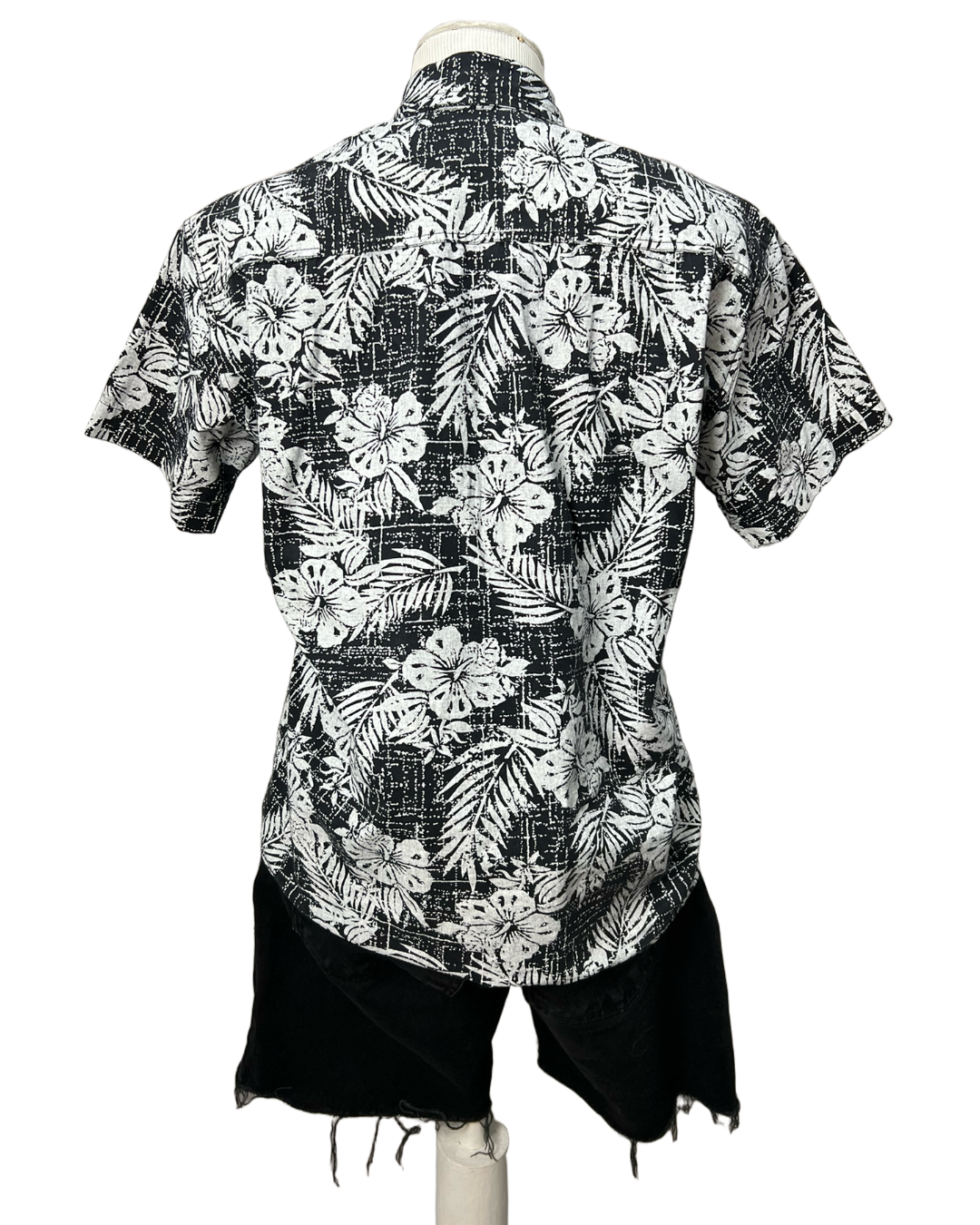 Camisa Flores Preta - tam (P)