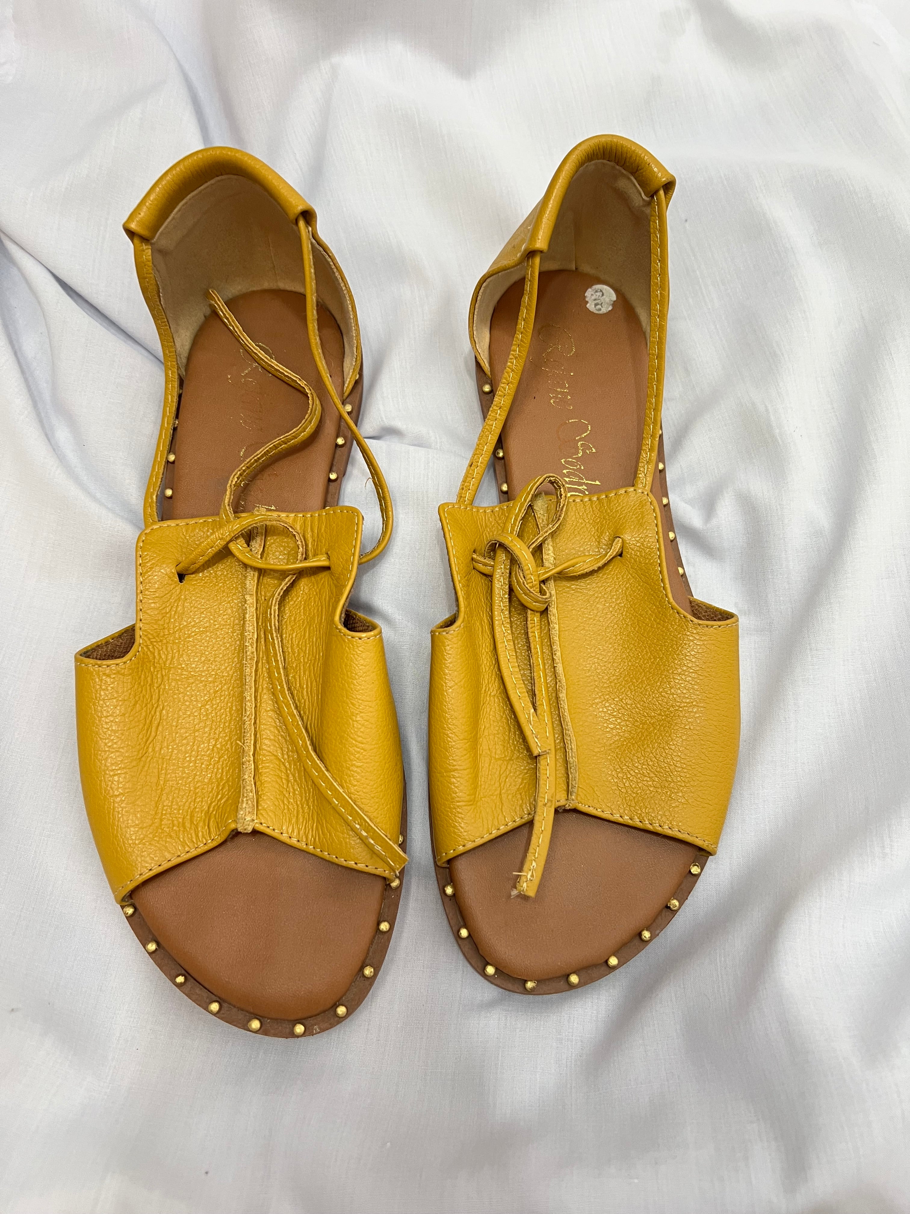 Sandália Couro Amarelo - N36