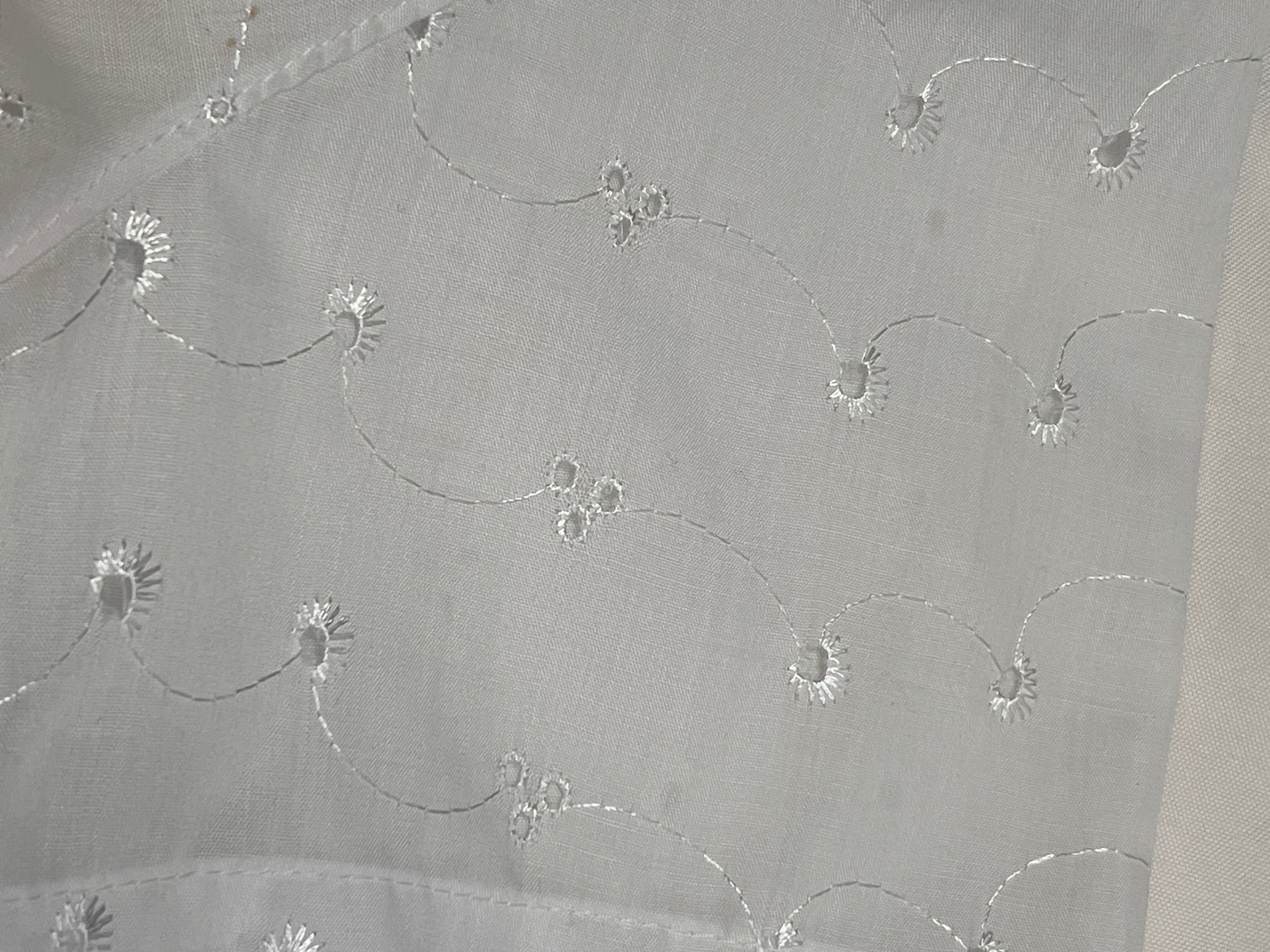 Camisa Branca Bordada - tam (G)