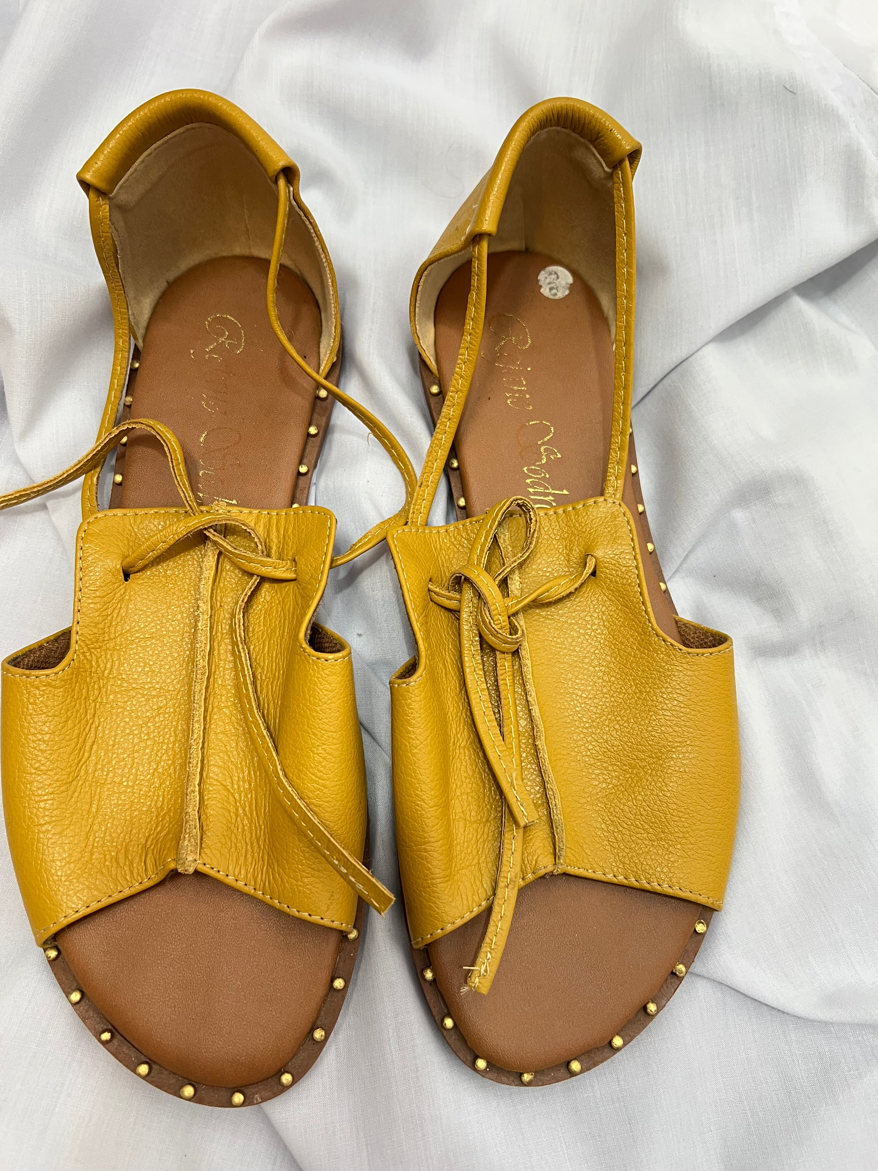 Sandália Couro Amarelo - N36