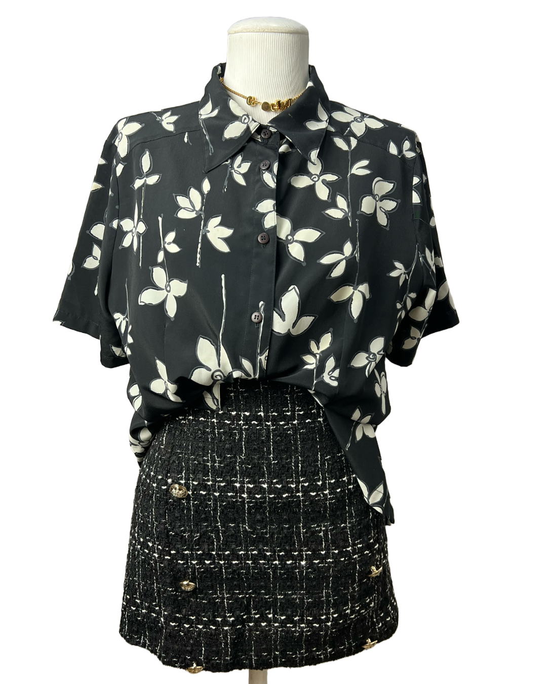 Camisa Preta Flores - tam (G)