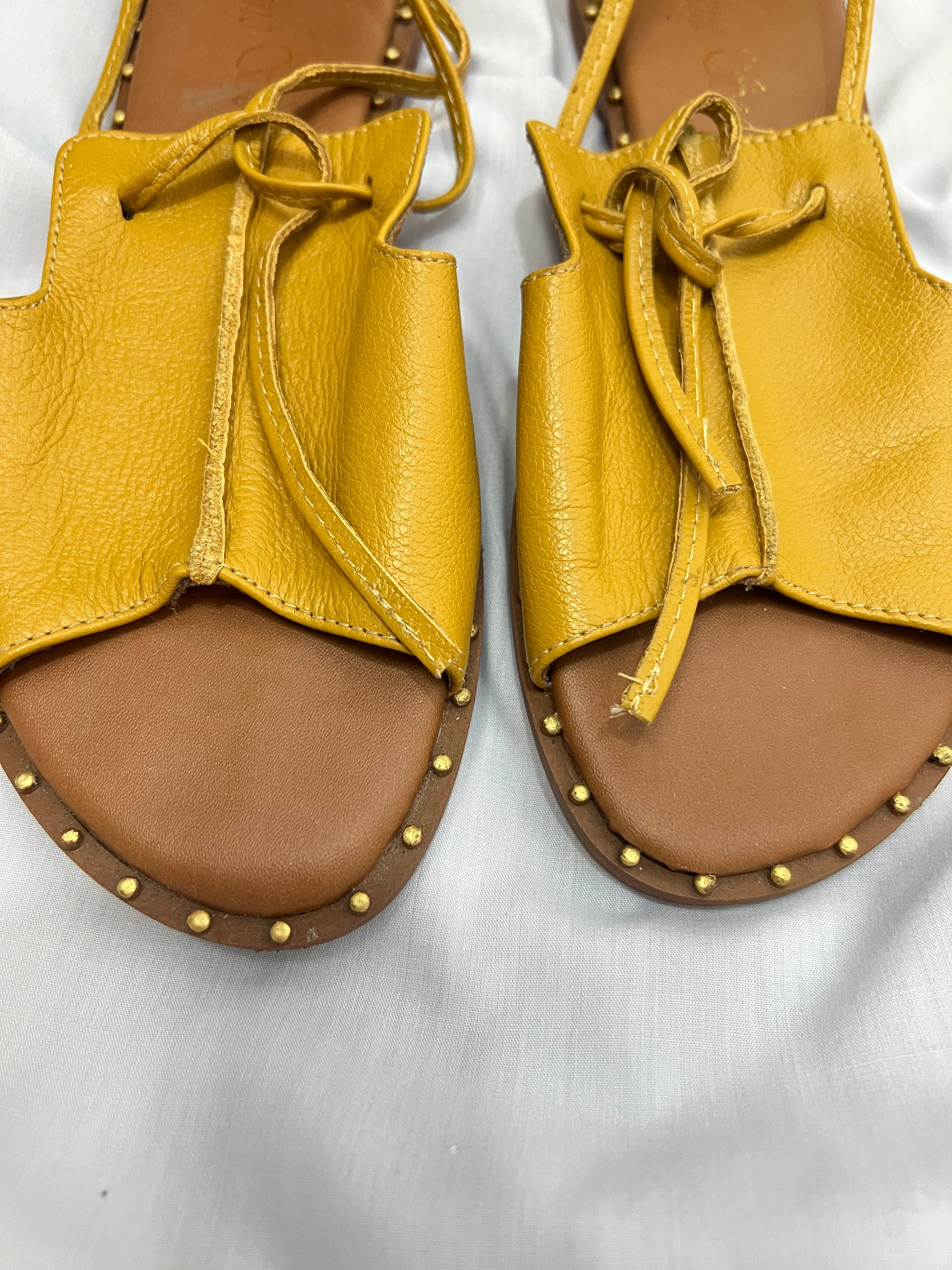 Sandália Couro Amarelo - N36