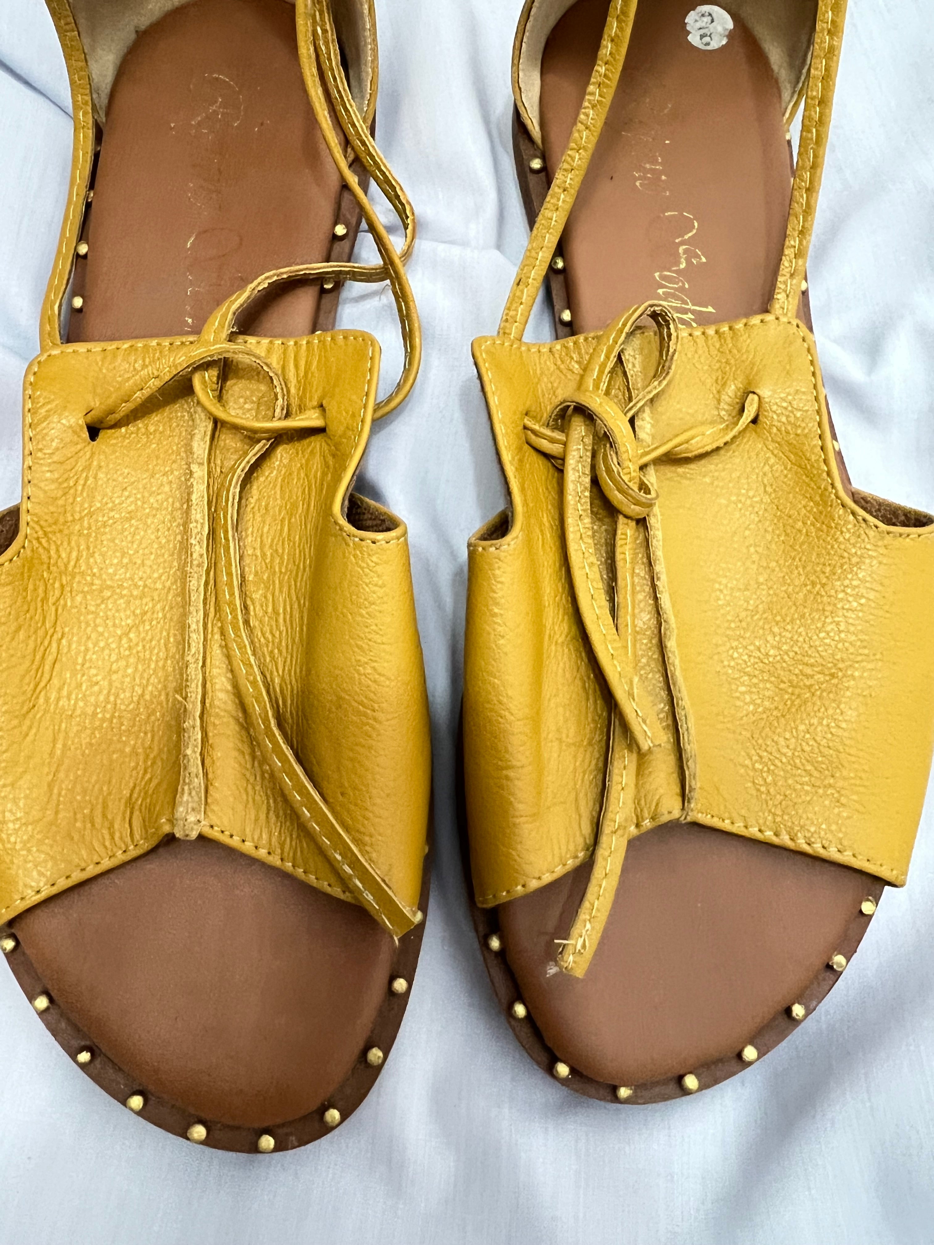 Sandália Couro Amarelo - N36