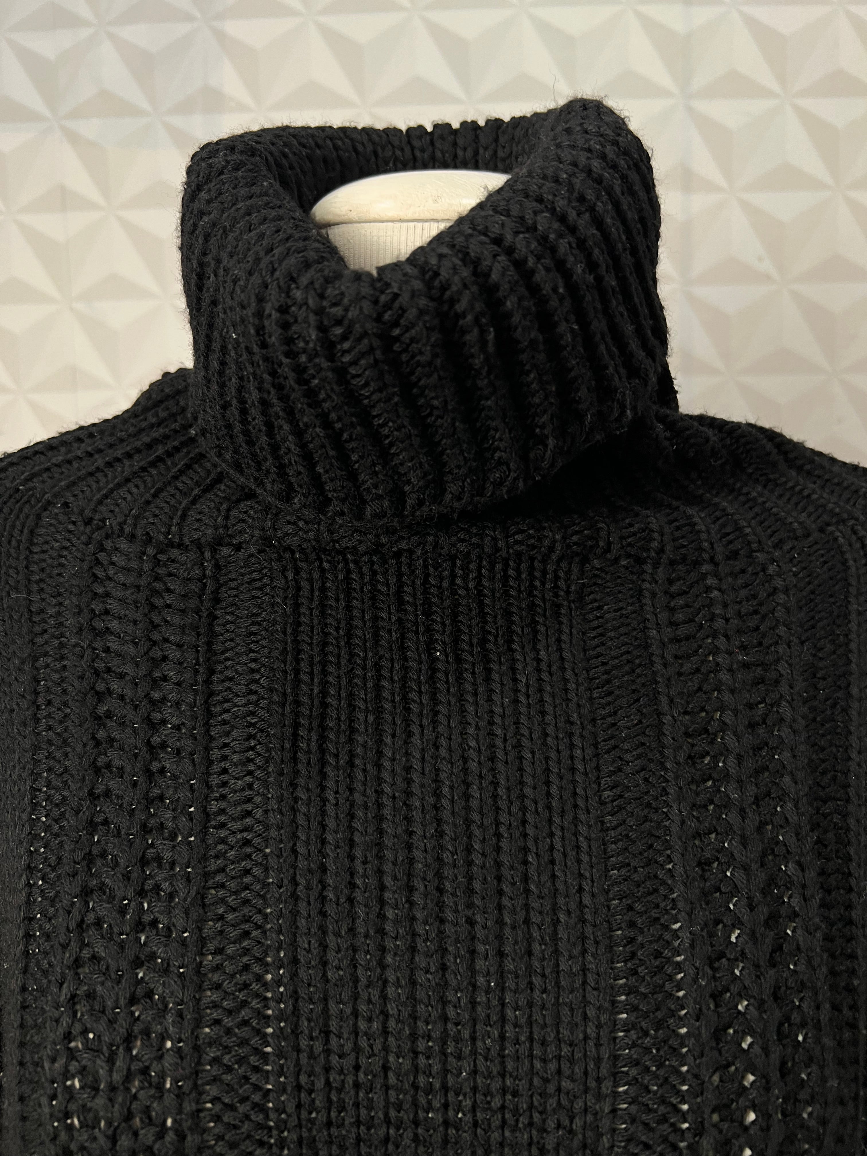 Tricô Preto Gola alta  — tam G
