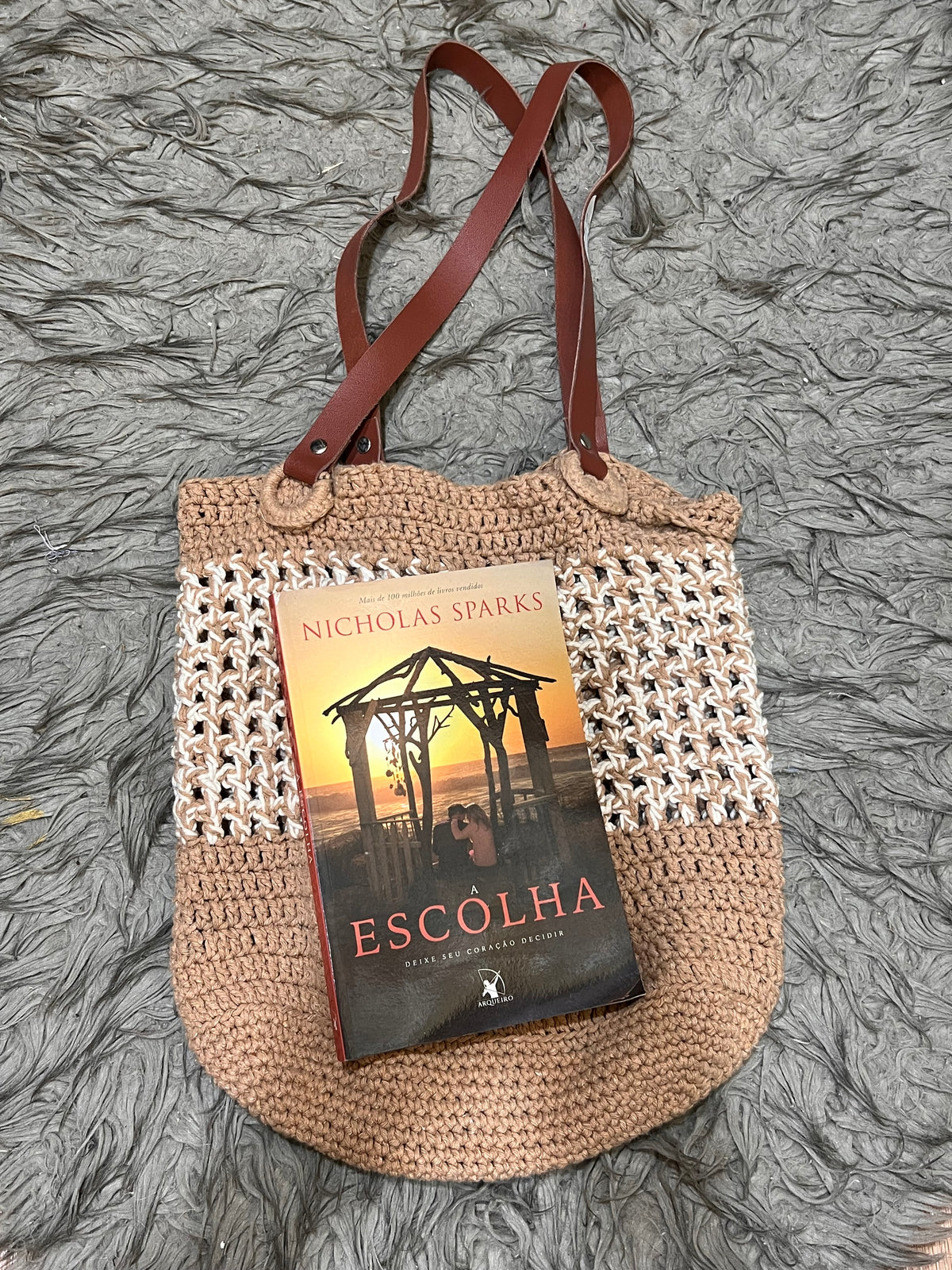 Kit Bolsa + Livro: A escolha Nichola Sparks + Bolsa Saco Crochê