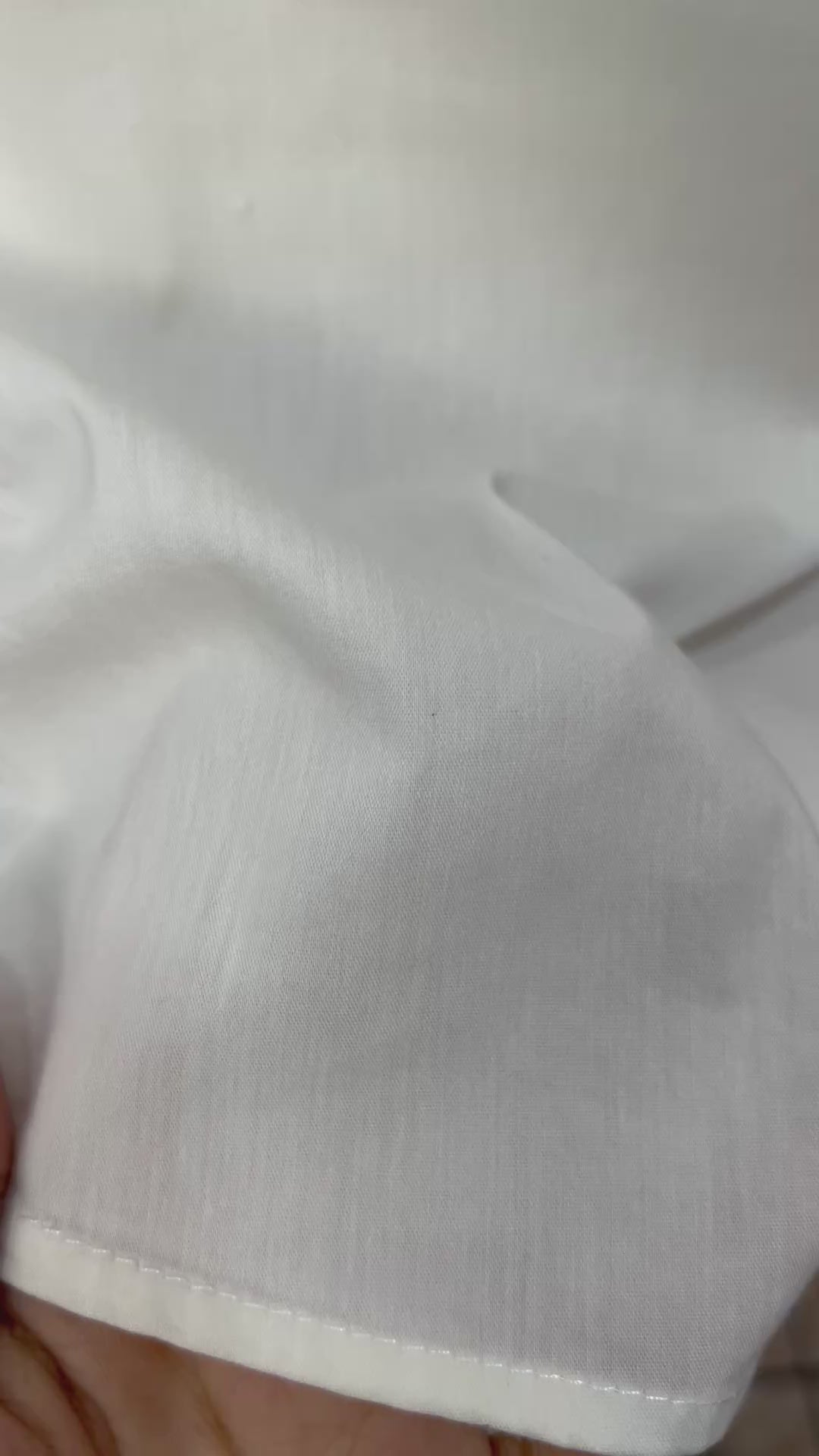 Camisa branca botões- tam (M)